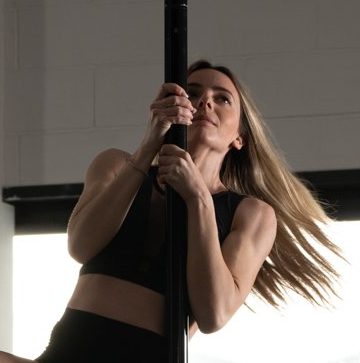 How to improve grip in pole dancing: 6 effective tips.